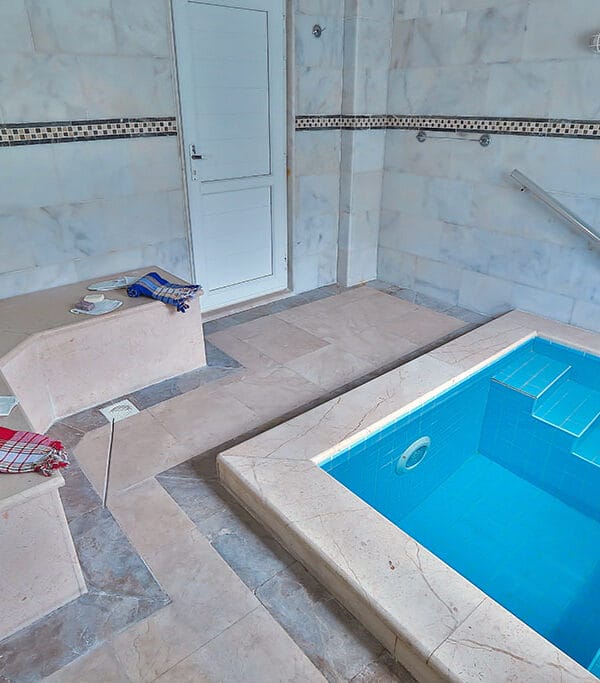 termal havuzlu hamam