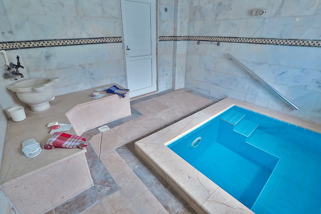 termal havuzlu hamam